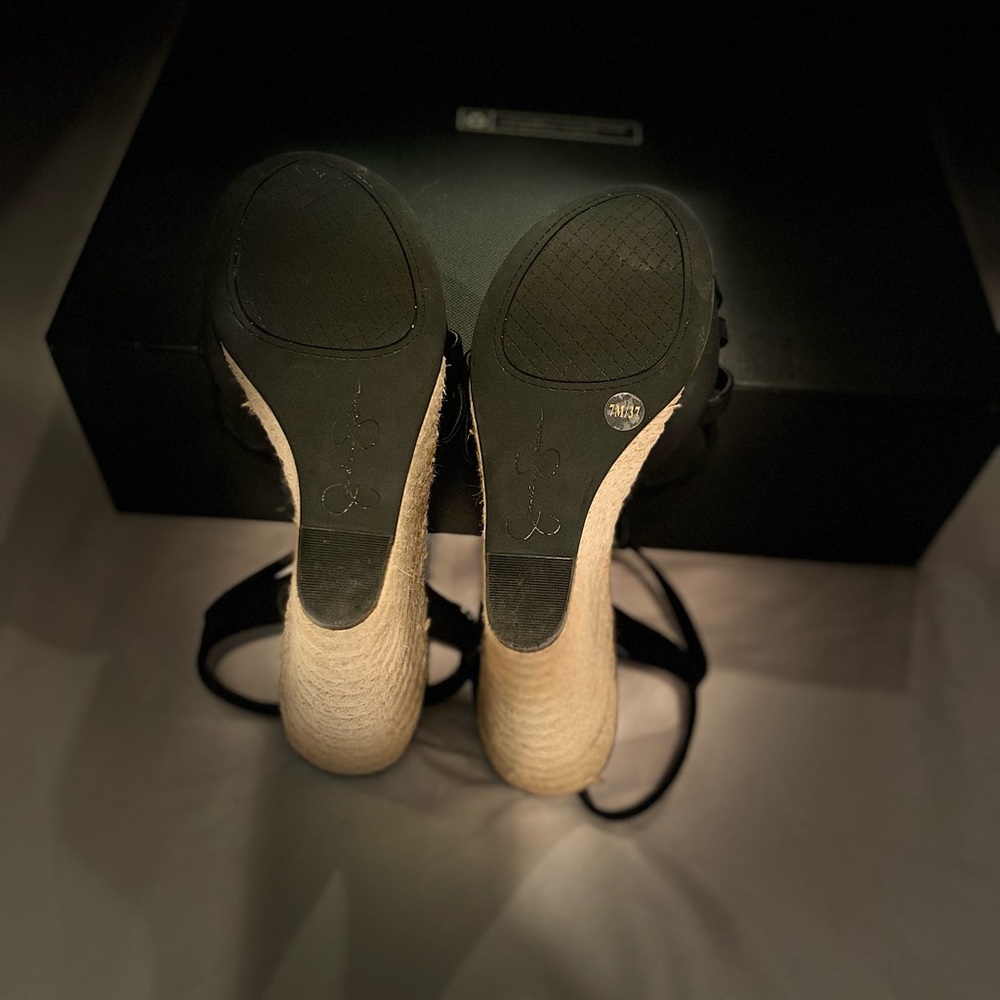 Shoes - Picture 5 of 9
